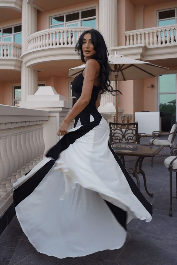 Ciara Contrasting Pleated Maxi Dress - Image 3