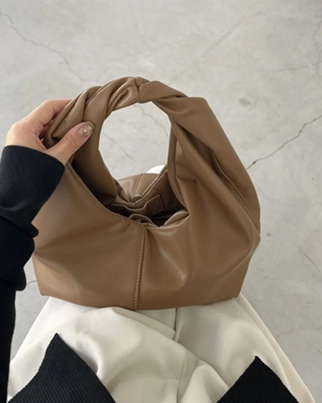 Gelyn Clutch Leather Bag - Image 5
